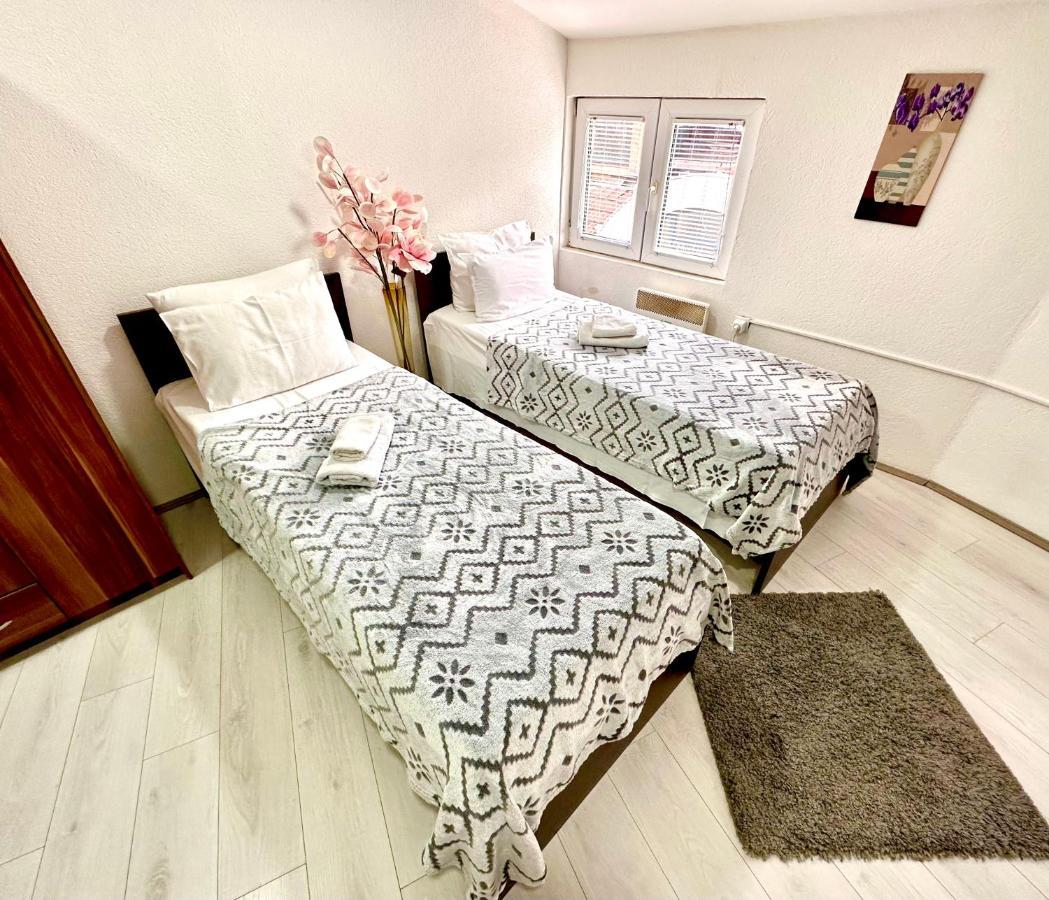 Apartmani Aleksandra U Centru Grada Kragujevac Bagian luar foto